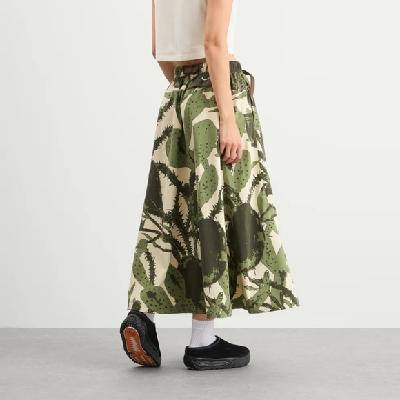 Women's Nike ACG Zip Smith Summit AOP Skirt - Picture 7 of 16